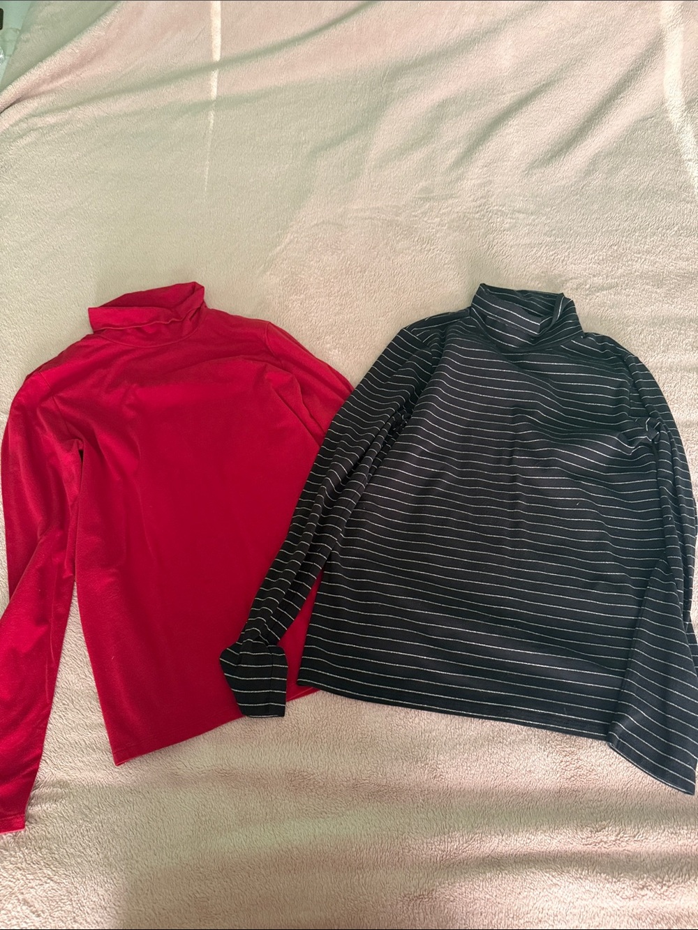 Set women . Two Long-Sleeve Turtlenecks — Red & Black Striped